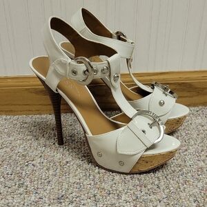 Guess  Florie Vegan Leather Platform Heel Sandals. Women's sz 7 White